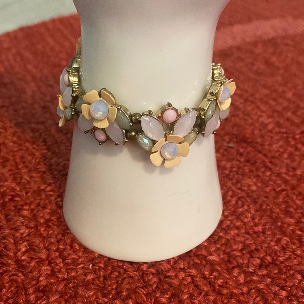 Stretchy gold bejeweled bracelet in pastel colors…floral leaf pattern